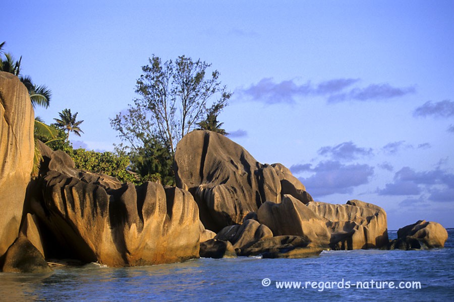 Anse source d’argent<br>Soleil couchant<br>(La Digue)